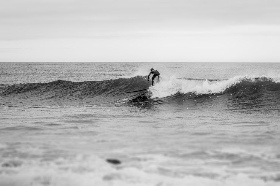 Criar hijos resilientes: lo que un campeón mundial de surf sin pierna nos enseña a las mamás