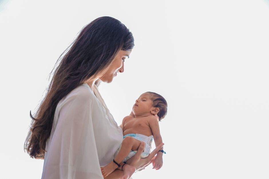 Un hijo propio en Netflix: lo que toda mamá debe saber sobre la seguridad de los recién nacidos