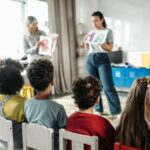 Tu voz es el primer juguete de tu bebé: por qué hablarle, cantarle y leerle en voz alta cambia todo