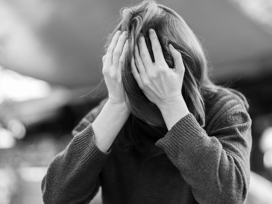 ¿Y si la que tiene ansiedad social soy yo? Lo que ninguna mamá quiere admitir (pero muchas vivimos)