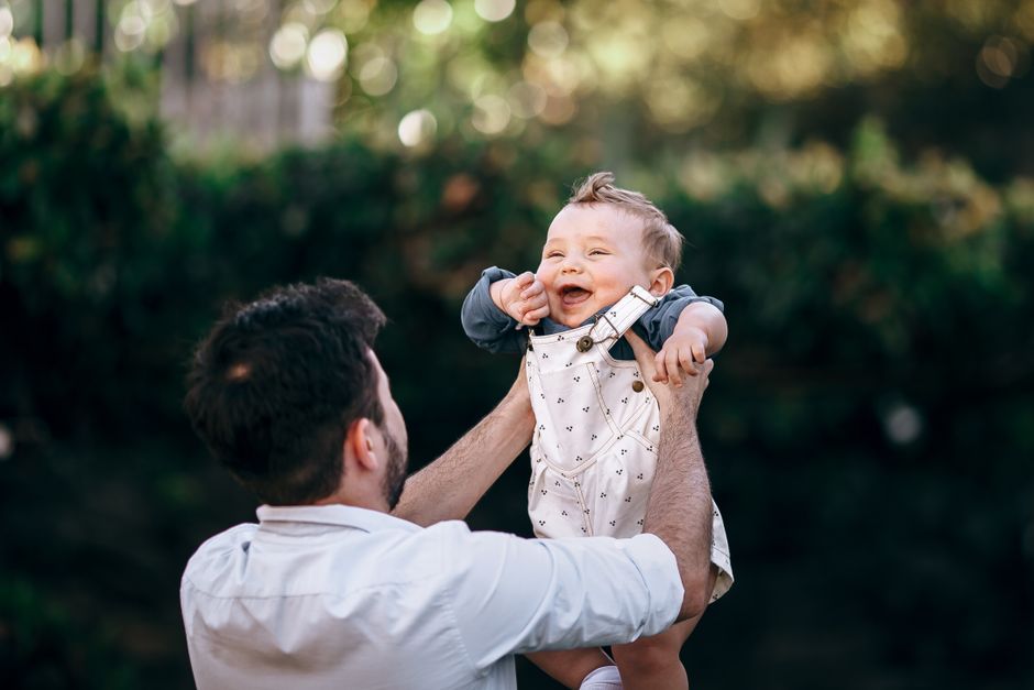 La patada de su hijo le salvó la vida: lo que las mamás debemos saber sobre la salud de los papás